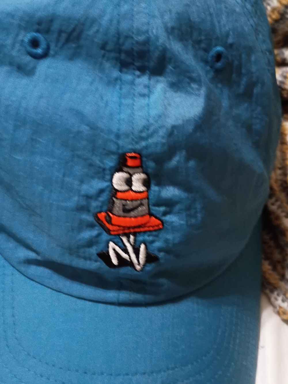 Nike SB Traffic cone hats - Picture 3 of 7